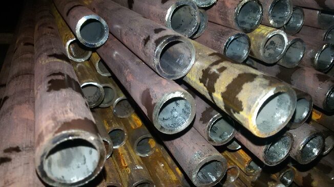 Сотрудника одного из предприятий Ивановской области завалило металлическими трубами