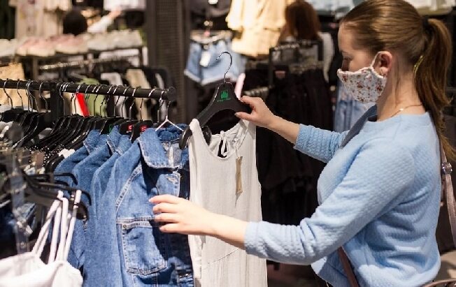 Примерки одежды и обуви разрешили в магазинах Ивановской области