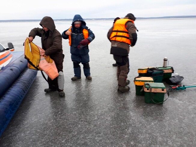Шестерых рыбаков и ребёнка спасли с оторвавшейся льдины в Ивановской области