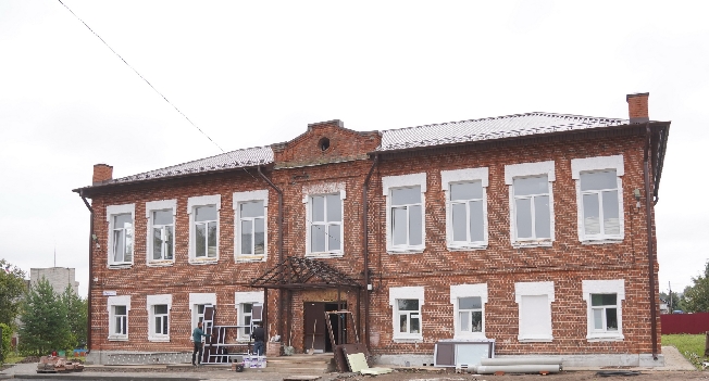 Старинное здание школы ремонтируют в Ивановской области