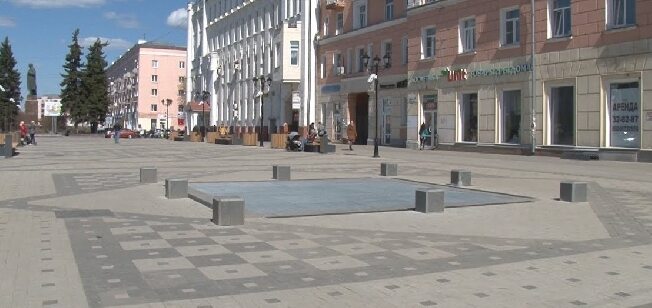 На площади Ленина в Иванове снова отходит тротуарная плитка