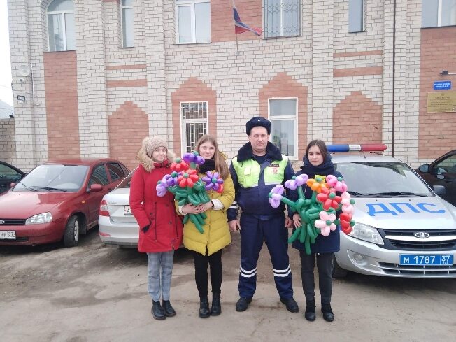 Женщин Ивановской области не перестают радовать подарками