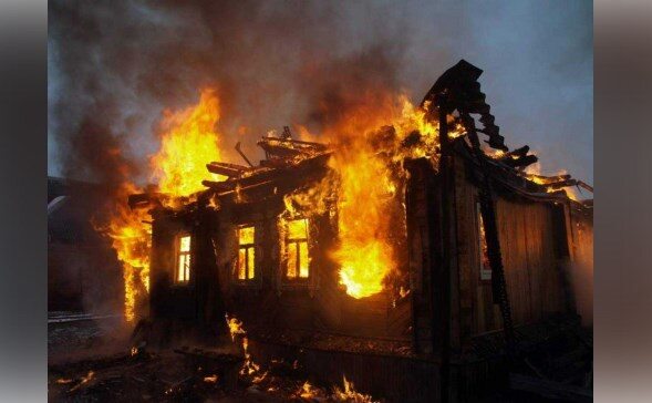 Дом с пристройкой сгорел на Кольчугинской в Иванове