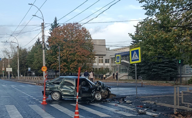 Жёсткая авария произошла у дверей Ивановской медицинской академии