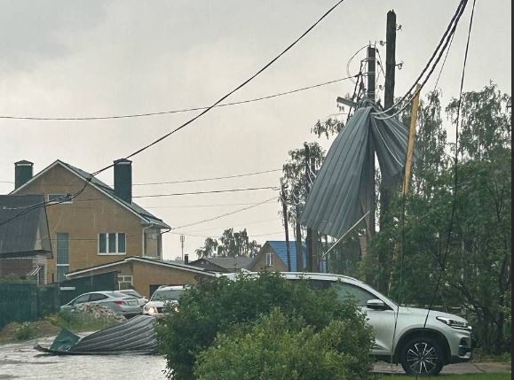 Пронёсшийся по Ивановской области ураган повалил заборы и деревья