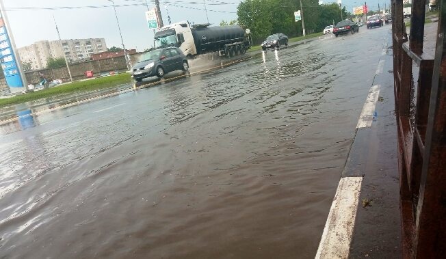 После грозы в Иванове затопило часть улиц и дорог