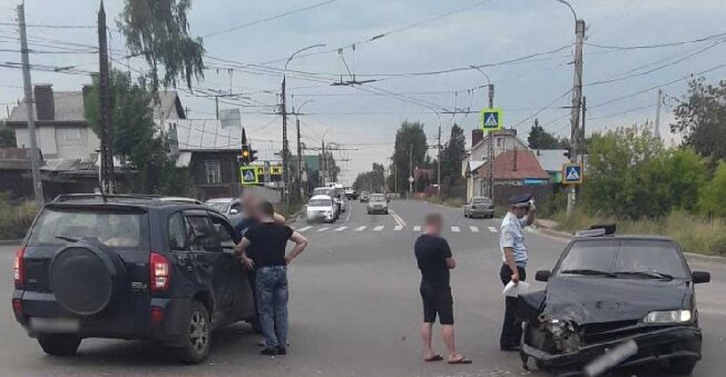 Авария на пр Строителей Иваново. В Балаково сбили пенсионерку. Авария на улице Комарова в Балаково. Сбили женщину сегодня Балаково.