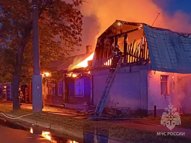 Два дома сгорели в центре Иванова из-за неисправных гидрантов
