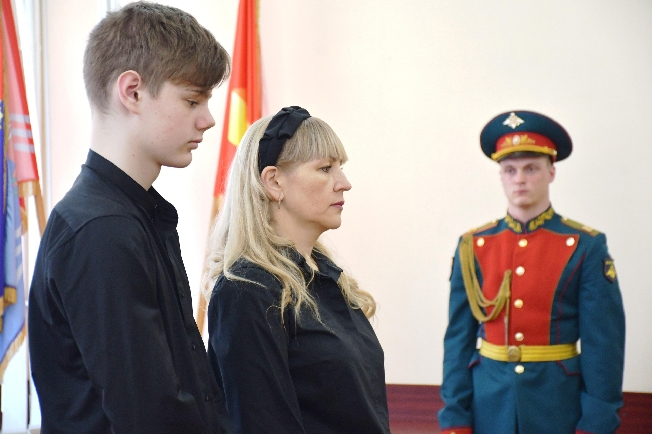 Орден Мужества вручили семье погибшего бойца Сергей Смирнова из Шуи