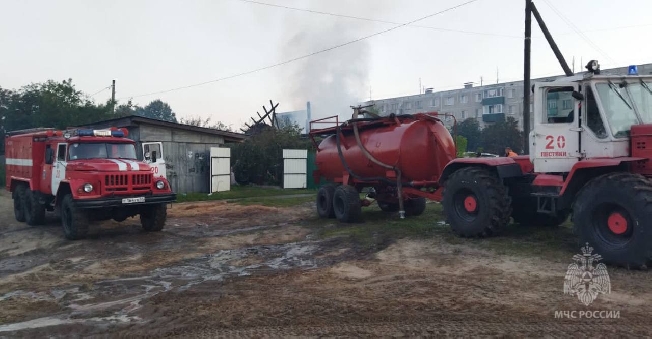 В Пестяковском районе пожар тушили с помощью трактора администрации