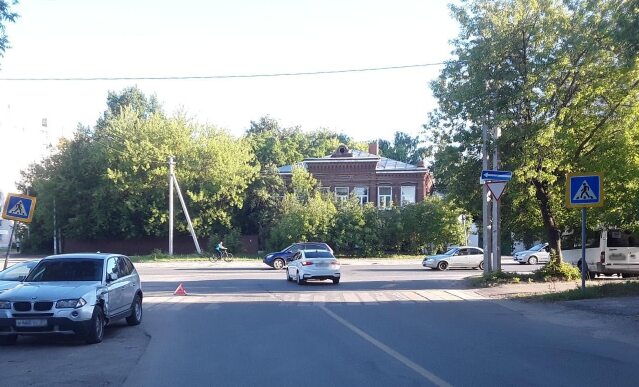 В центре Иванова иномарка сбила маму с коляской