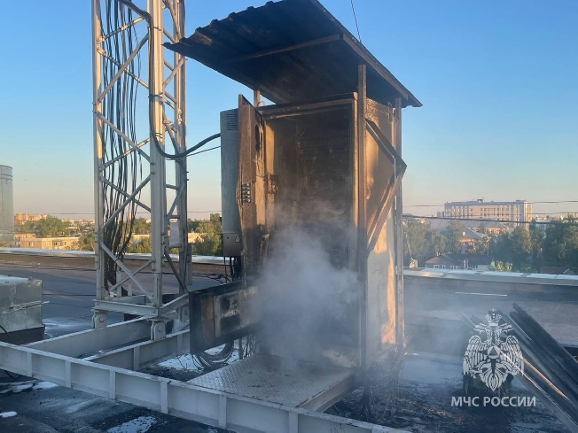 На крыше дома в Иванове загорелось оборудование провайдера