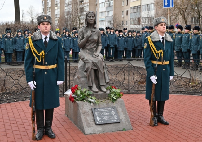 Памятник «Женщинам защитников Отечества» открыли в Иванове