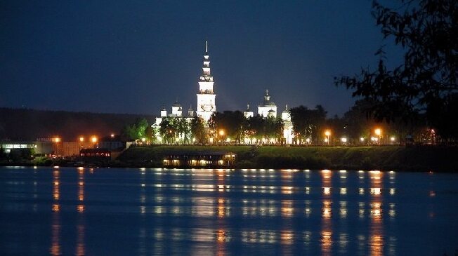 Вода Волги у Кинешмы внезапно изменила цвет