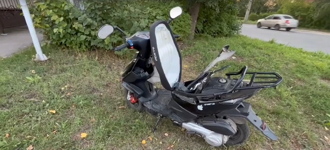 Подросток на скутере в Иванове жёстко влетел в иномарку