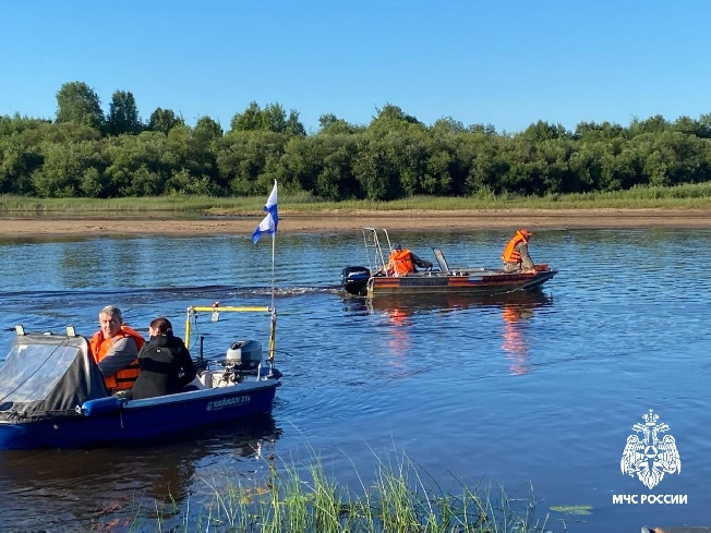 Ивановские водолазы достали тело мальчика из водоема в соседней области