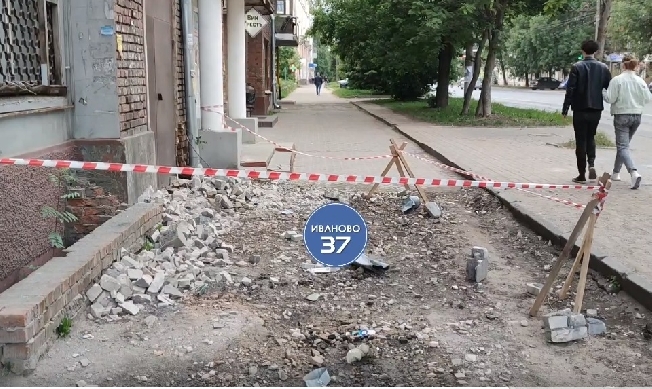 В сеть выложили видео обрушения части стены памятника архитектуры в Иванове