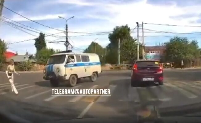 Молодую женщину на «зебре» в Иванове сбила полицейская машина