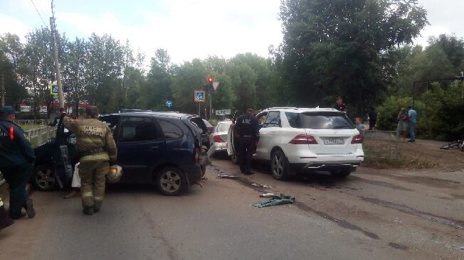 Сразу 5 автомобилей столкнулись в Иванове