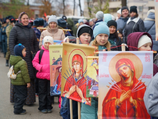 В Ивановской области прошёл крестный ход в честь праздника Казанской иконы Божией матери 