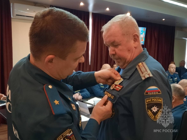 В Ивановской области сотрудника МЧС наградили за спасение провалившегося под лёд человека