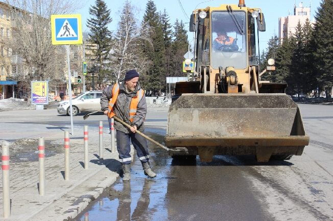 На десятках улиц в Иванове появились дорожные заплатки