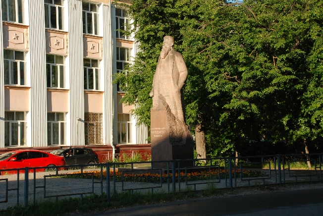 Ивановские власти отложили ремонт памятника «Отцу»