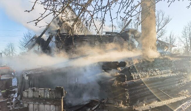 Тела двух погибших нашли под завалами сгоревшего дома в Пучежском районе 