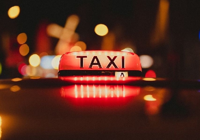 В Иванове таксист отобрал у женщины почти 30 тысяч рублей