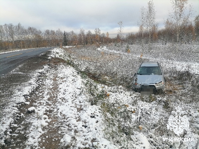 При повороте на трассе в Заволжске иномарка вылетела в кювет