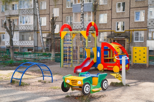 В Иванове заменят устаревшие детские игровые комплексы