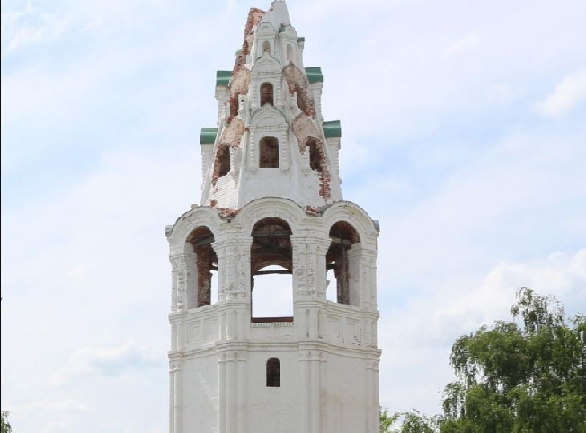 Молния разрушила колокольню монастыря в Ивановской области