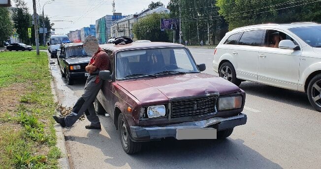 В Иванове на Лежневской женщину зажало 2-мя автомобилями