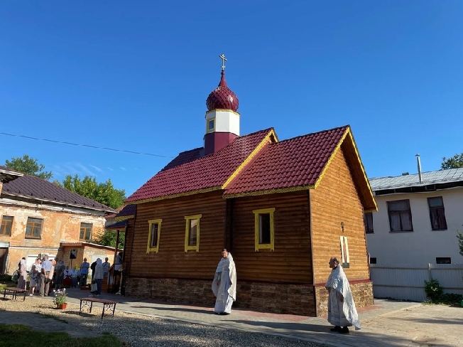 На территории Центра СПИД в Иванове освятили храм святого праведного Иоанна Кронштадского  