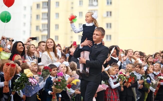 Всем школьникам Ивановской области пообещали линейки на улице