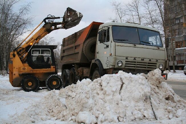 Из центра Иванова начали вывозить снег