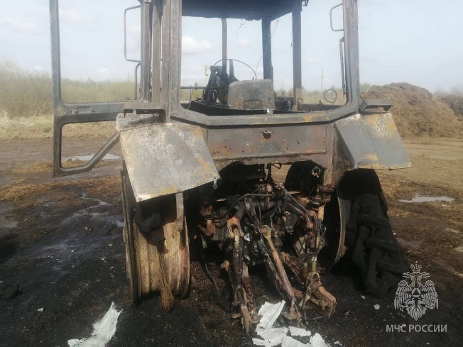 В разгар посевной в Кинешемском районе сгорел трактор