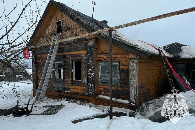  Тела мужчины и женщины вынесли с пепелища ивановские спасатели