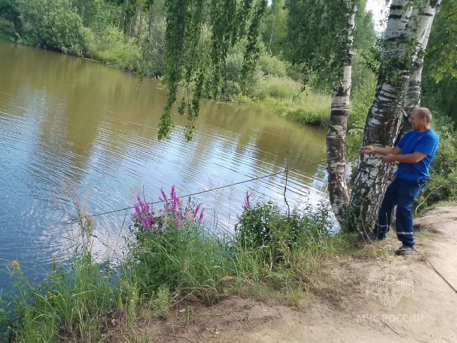 Тело 32-летнего мужчины достали из пруда в Ивановской области