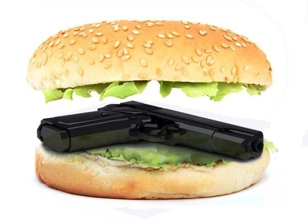 В кафе на площади Революции в Кинешме повара едва не пристрелили из-за гамбургера