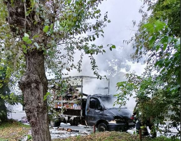 В Иванове вспыхнул фургон с товаром