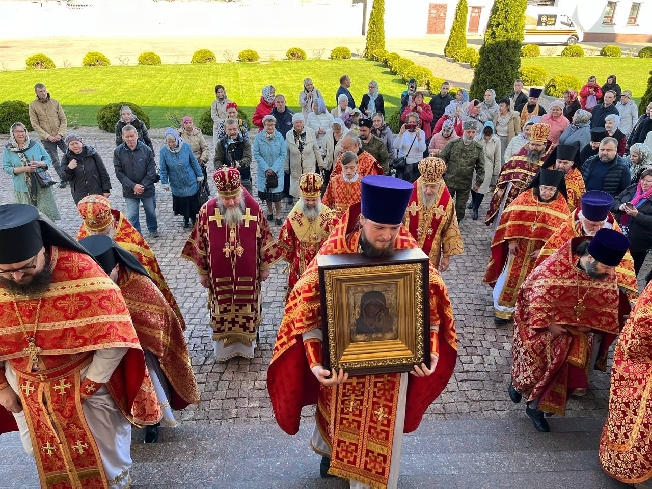 Сотни верующих в Иванове помолились Пресвятой Богородице о победе в СВО