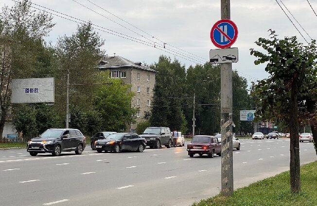 В Иванове на Лежневской столкнулись три автомобиля