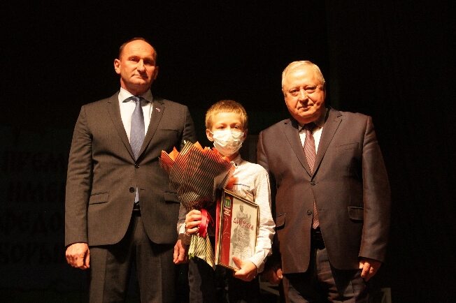 В Ивановской области 11-летнему Илье Ларичеву вручили почётную премию за спасение ребёнка