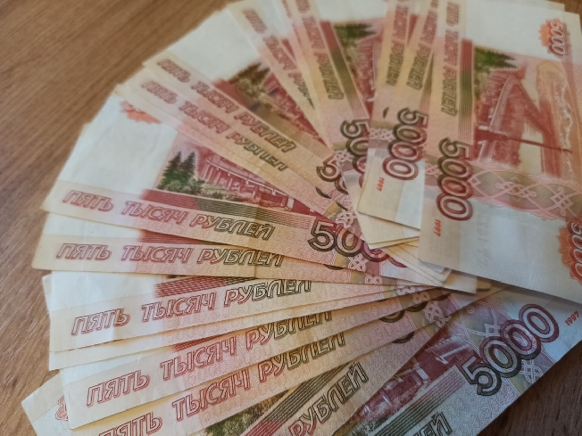 Незаконная банковская деятельность принесла шестерым ивановцам почти 17 млн рублей