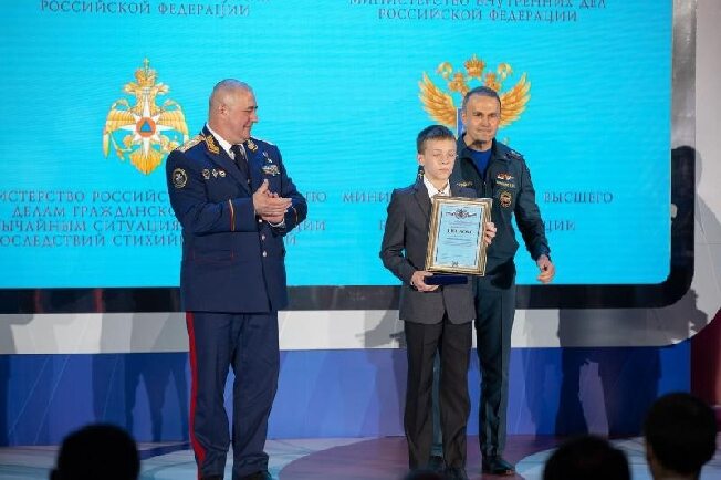 Юного жителя Ивановской области наградили знаком «Горячее сердце»