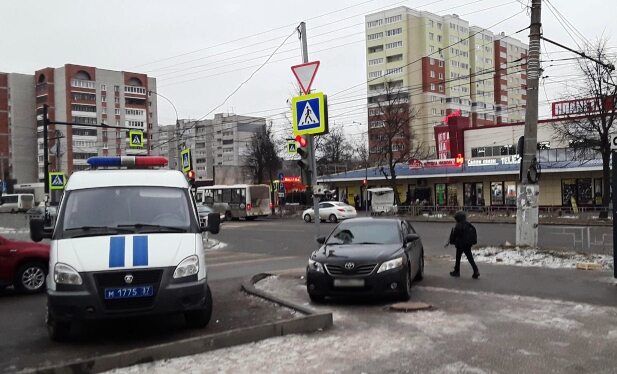 В  районе центрального рынка в Иванове иномарка сбила пожилую женщину