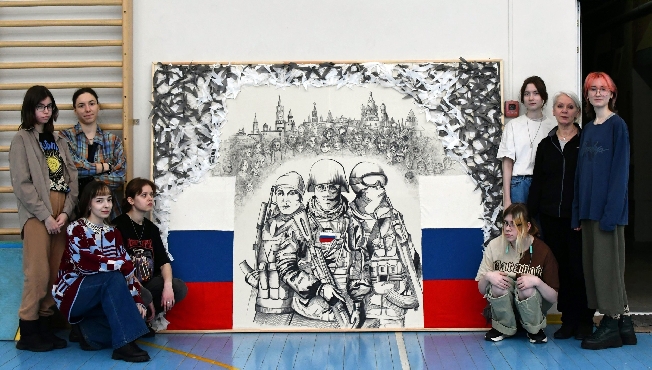 Панно «Своих не бросаем» создали в Ивановском художественном училище