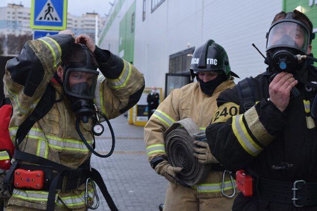 В Иванове в крупном строительном гипермаркете тушили пожар