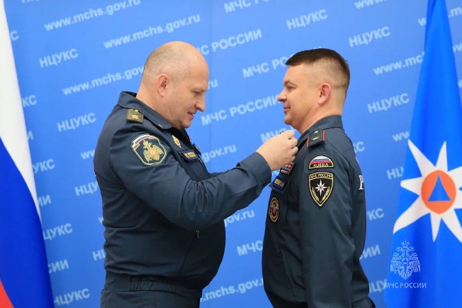 Главный спасатель Ивановской области Клушин получил медаль из рук генерала